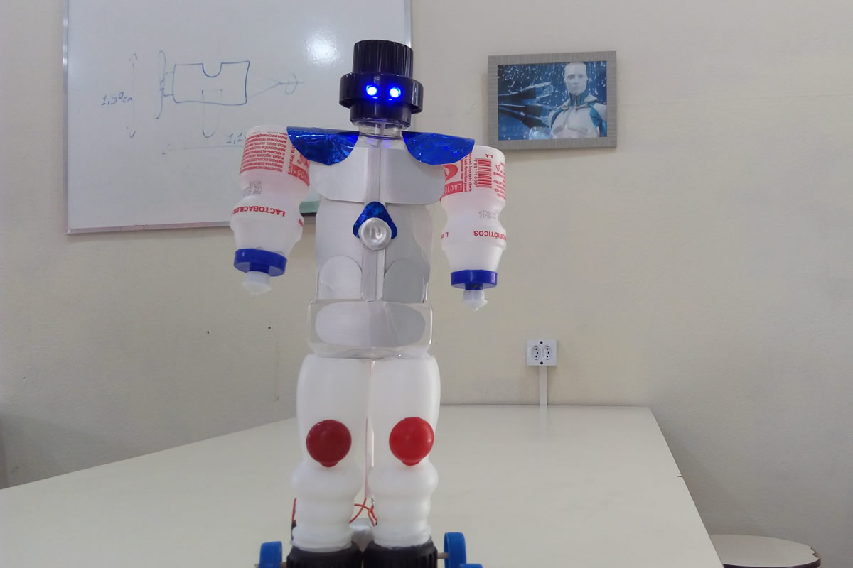 Robô de Sucatas - Robótica Educacional Brasil - André Albuquerque